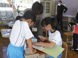 友だちと相談する