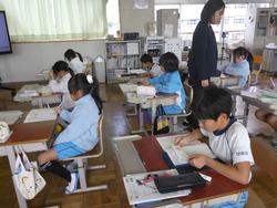 一人一人が考えている様子