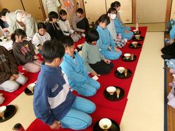 お茶をたてます