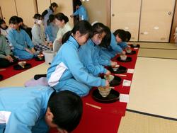 お茶をたてます