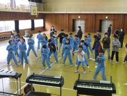 アンコールでみんなでダンス