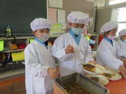 給食当番