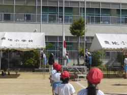 国旗・市旗・校章旗掲揚
