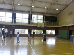 体育館で飛ばす