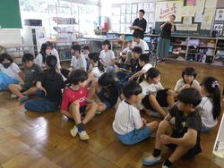 近くの友だちと相談