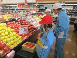 お店の工夫を見学