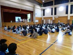 児童集会の様子1