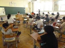 5年2組の朝の会の様子
