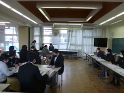 校内授業研究の様子1