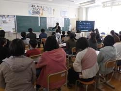 6年生の親子人権参観の様子