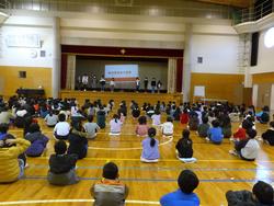 児童集会の様子1