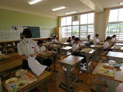 給食