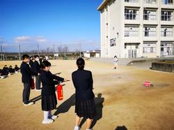水消火器を使った訓練