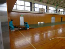体育館の清掃・式場準備
