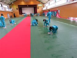 体育館の清掃・式場準備