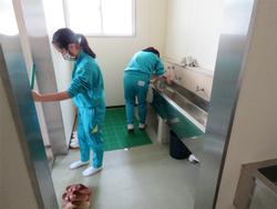 体育館の清掃・式場準備