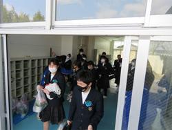 花道を通っての門出