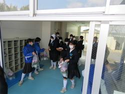 花道を通っての門出
