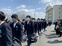 花道を通っての門出