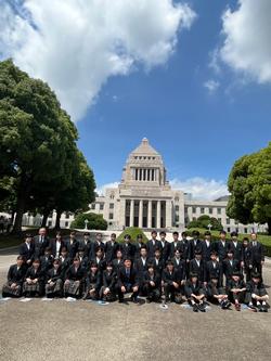 国会議事堂前で