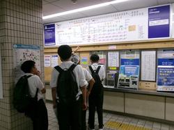 電車の駅で