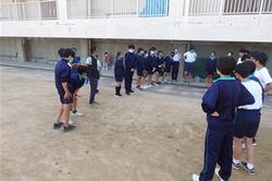 運動場に集合
