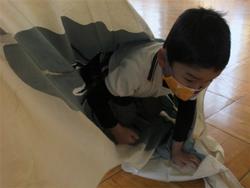 こいのぼりのおなかトンネル