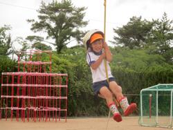ターザンロープ遊びの様子