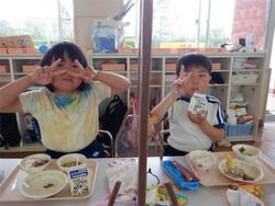 給食のようす