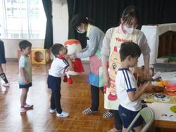 ヤクルト君と子ども