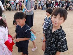 集まている子どもたち