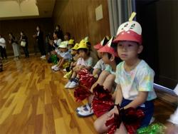 出番を待つ子どもたち