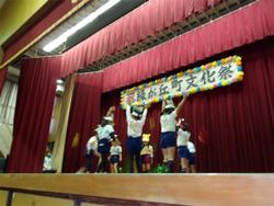 ダンスを踊る子どもたち