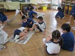 新聞紙遊び