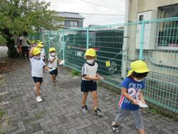 ポストへ向かっています