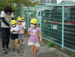 幼稚園のすぐ近くのポストへ