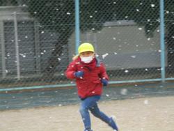 雪の中を走る