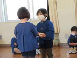 卵を届ける優しいこっこさん