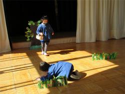 こっこさんの後をつけるきつね