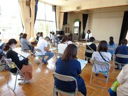 保護者の方が講演会聞かれています