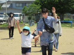 お家の方と信号の渡り方練習