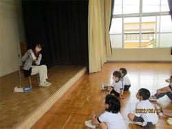 絵本読み聞かせ