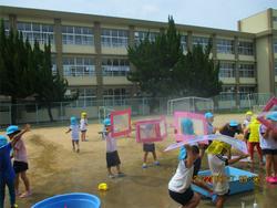 みんなで楽しく水遊び