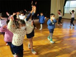 小人になって働きに行く遊びもしました