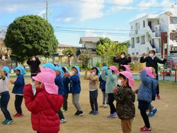 楽しそうで小学生も見ていました