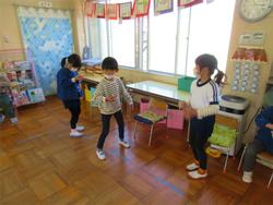 構えています