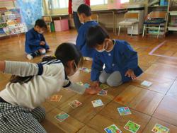 はい！と勢いよく取ります