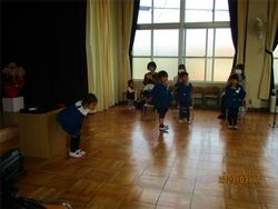順番に退場しています