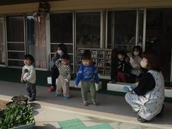 お部屋の前から、「鬼は外！」