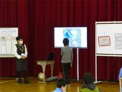 中学部に花hしている様子